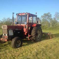 International Harvester 946