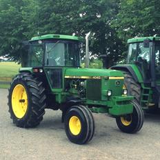 John Deere 4040