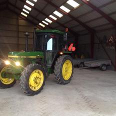John Deere 2140