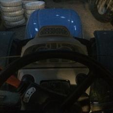 New Holland T7060