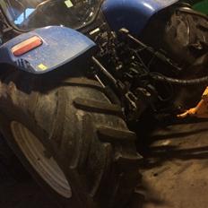 New Holland T7060
