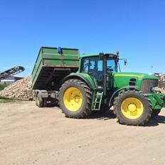 John Deere 7530