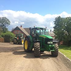 John Deere 7530