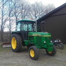 John Deere 3040