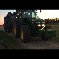 John Deere 7830