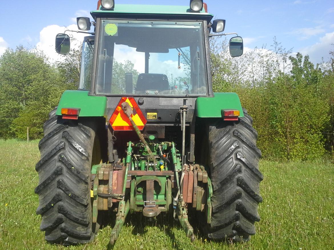 John Deere 3140 - lidt vægt på bag-akselen  til traktortræk billede 8