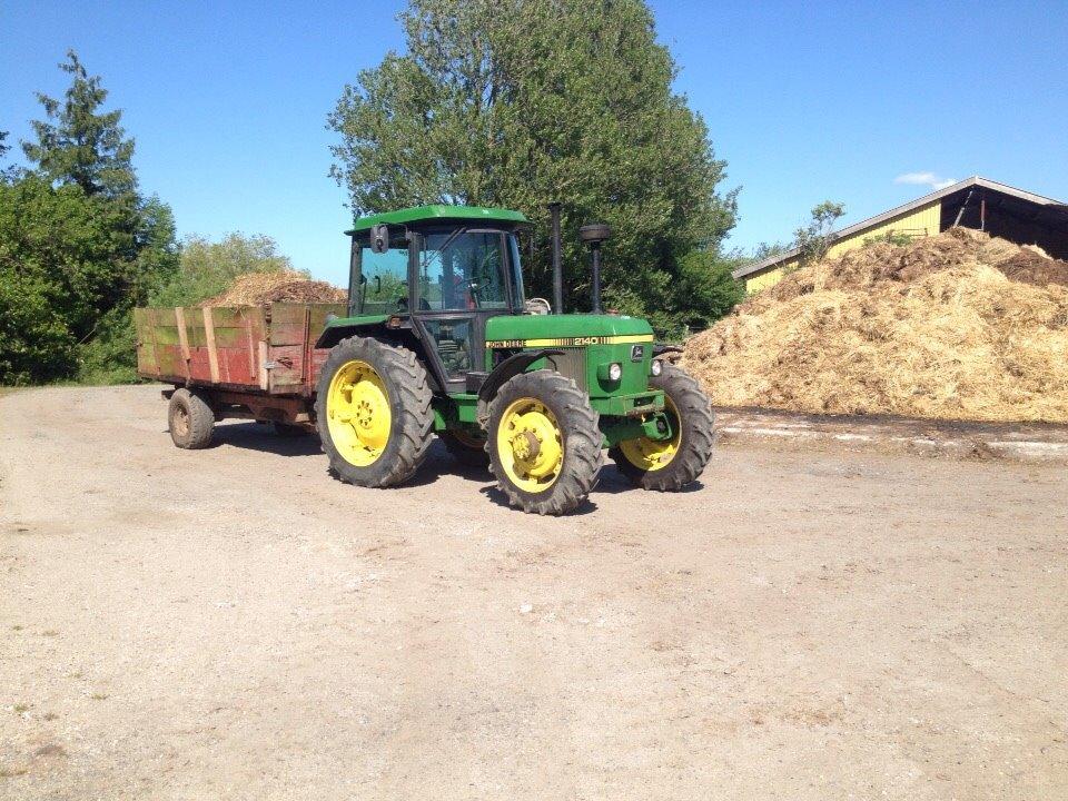 John Deere 2140 - Med møg vognen  billede 15