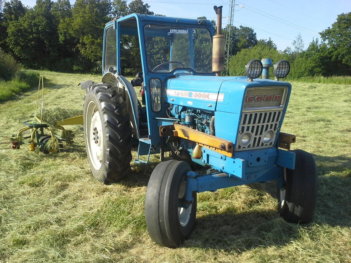 Ford 5000 Y - En dejlig allround traktor der vender på en femøre når læsseren er taget af. Det tager kun tre minutter. billede 23