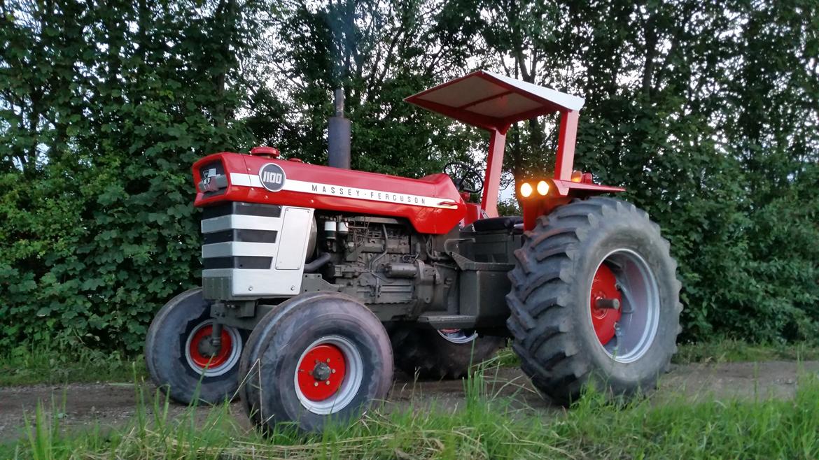 Massey Ferguson 1100 billede 1