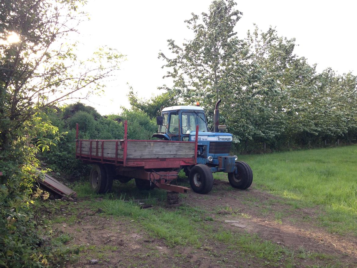 Ford TW 10 - Ja lortet må stå ude, der er ikke plads til at få det ind. billede 22