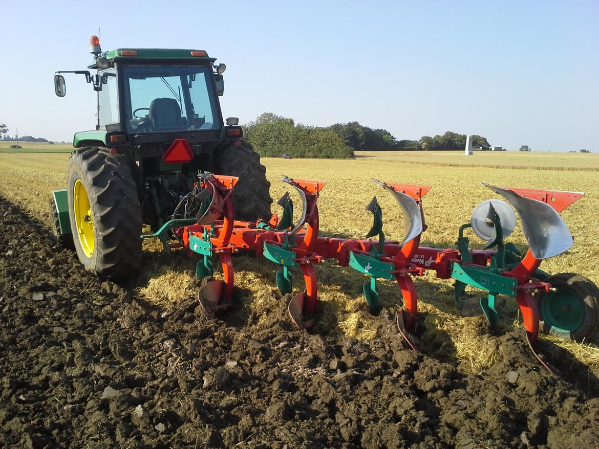 John Deere 4240 - Efterhånden er pløjning det eneste den laver udover at harve såbed om foråret billede 25