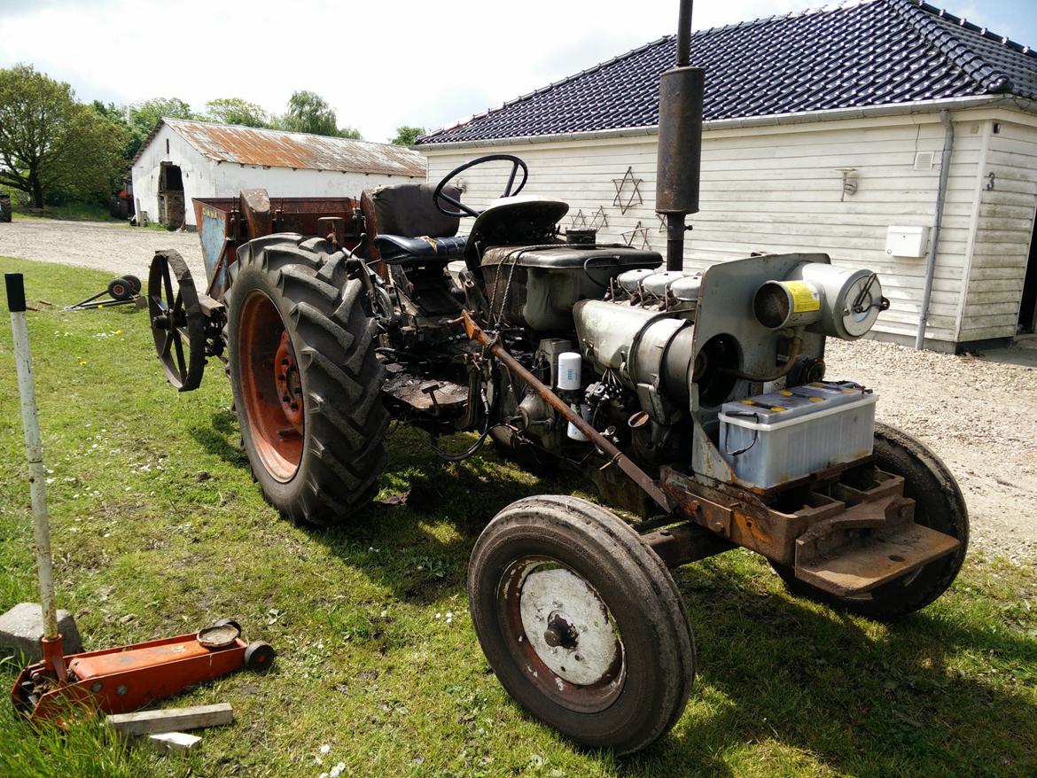 Deutz-Fahr d 4006 - Så blev frontlæsser og beslag pillet af! billede 22