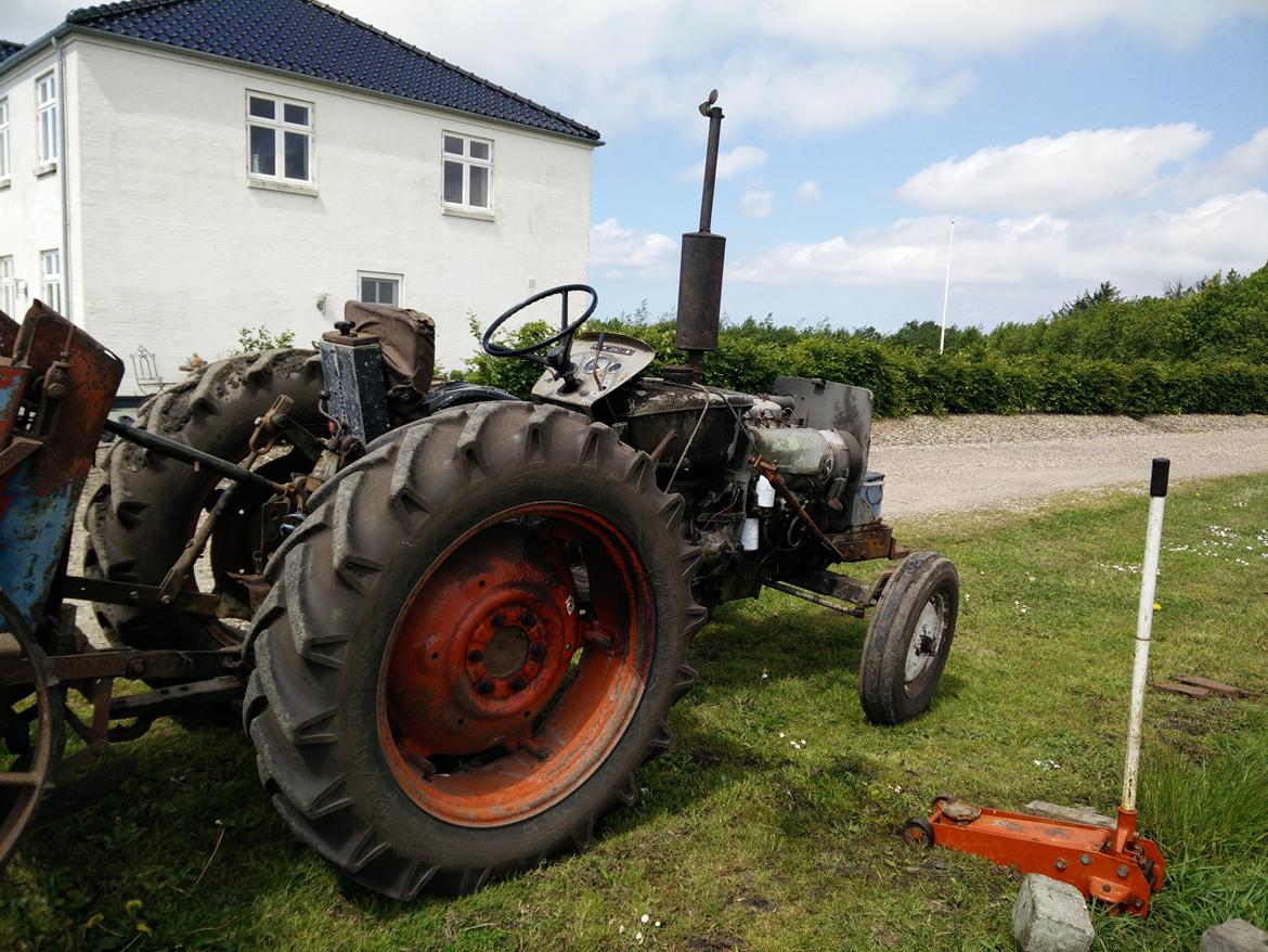 Deutz-Fahr d 4006 - Så blev frontlæsser og beslag pillet af! billede 23