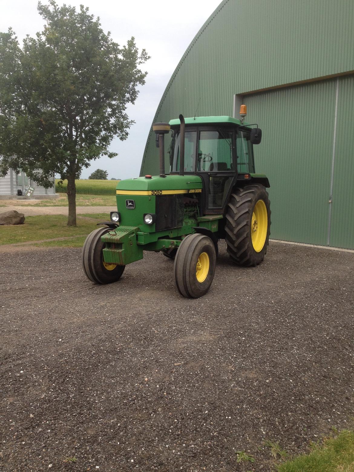 John Deere 3050 2 WD - Inden jeg gik igang med at renovere den. billede 2