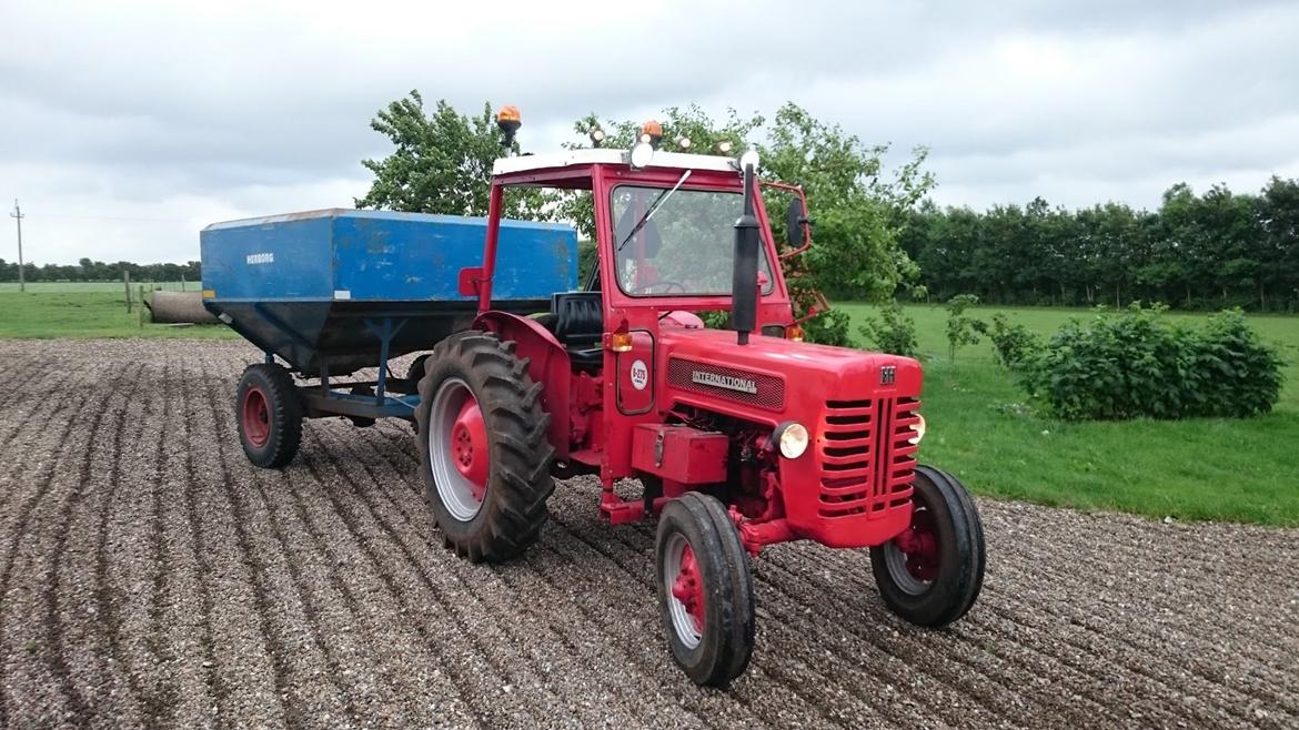 International Harvester B-275 billede 24