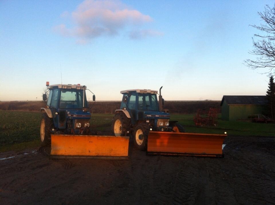 Ford 5610 II - Min 5610'er til venstra og gårdens 7610'er til højre. billede 44