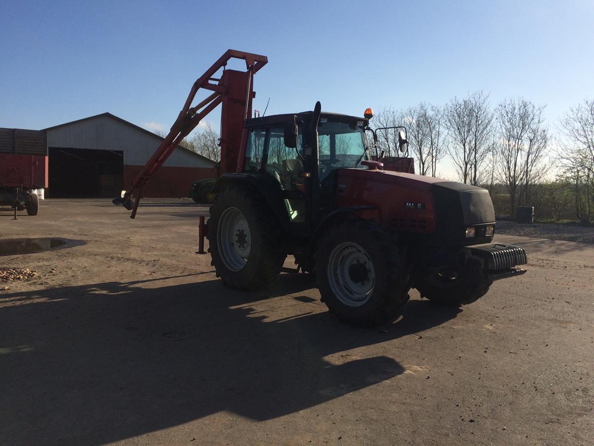 Valtra 8150 - Lige ude at hente æ gyllerøre billede 5