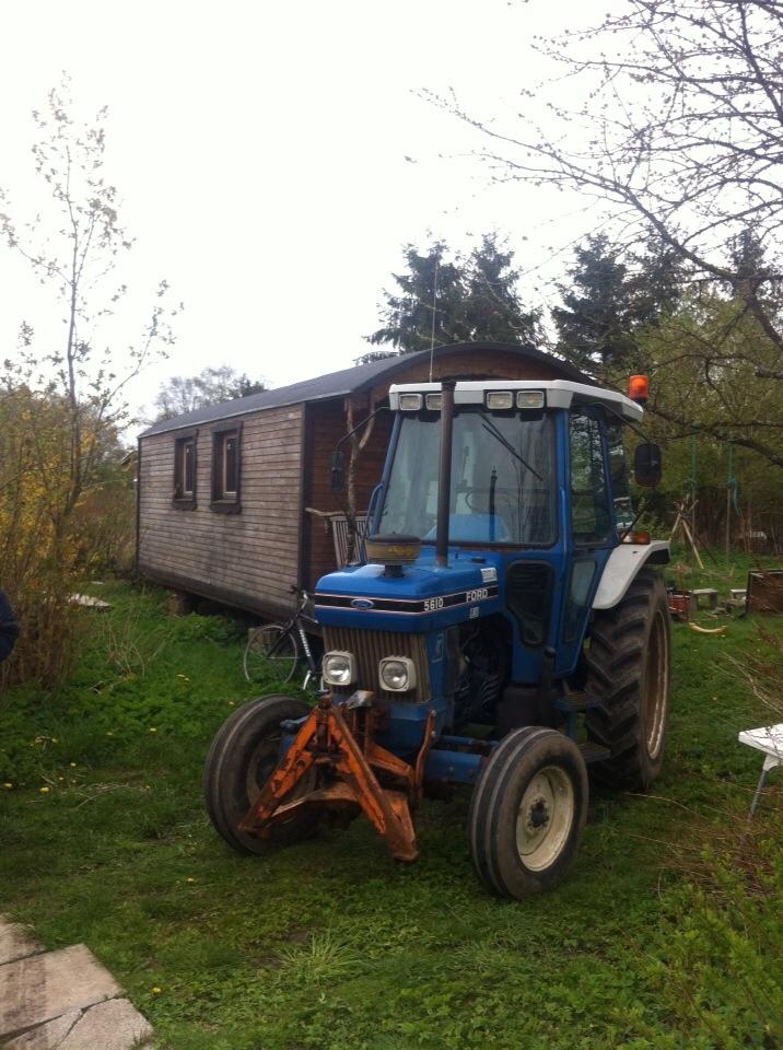 Ford 5610 II - Fiklige en opgave med en ''cirkus vogn'' som skulle slæbes frem. billede 3