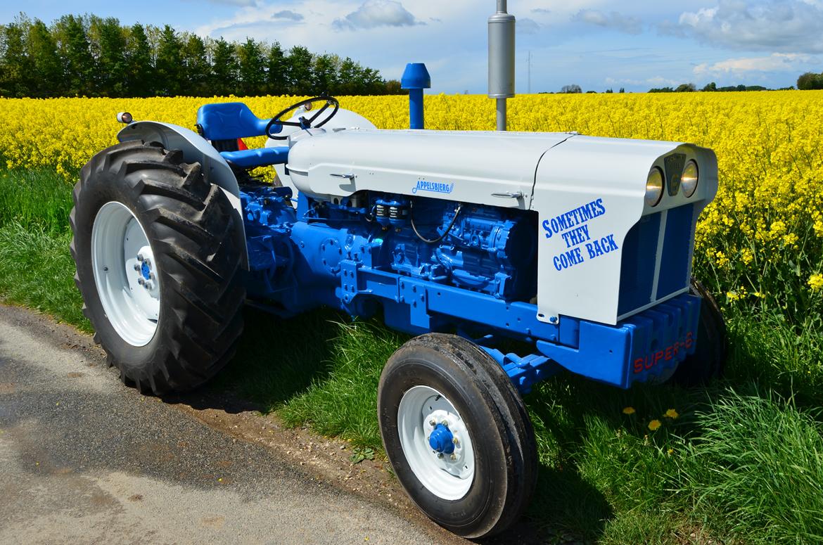 Fordson County Super Six - Denne traktor var næsten skrot da jeg erhvervede den, og det var nok dumt at bruge en masse penge på at renovere den, men....Somme tider vender de tilbage!! billede 5