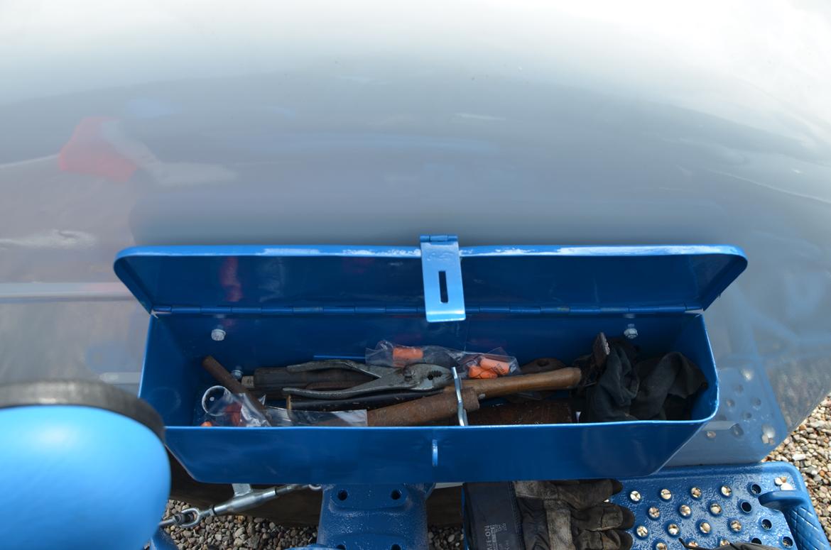 Fordson County Super Six - Værktøjskassen bliver forhåbentlig ikke nødvendig når vi en dag kører i marken billede 10