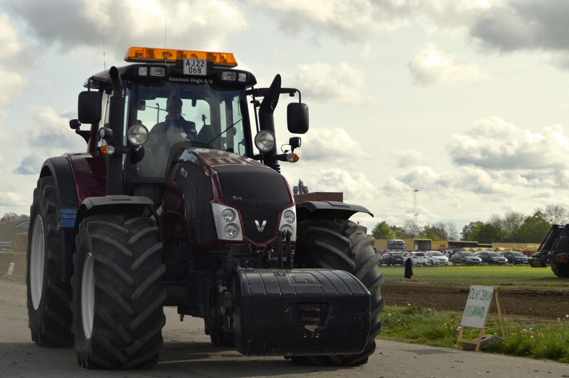 Valtra T 213 Versu billede 1