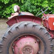 International Harvester B 275