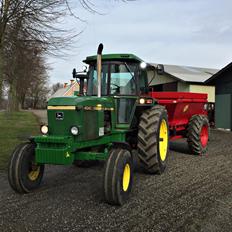 John Deere 4040