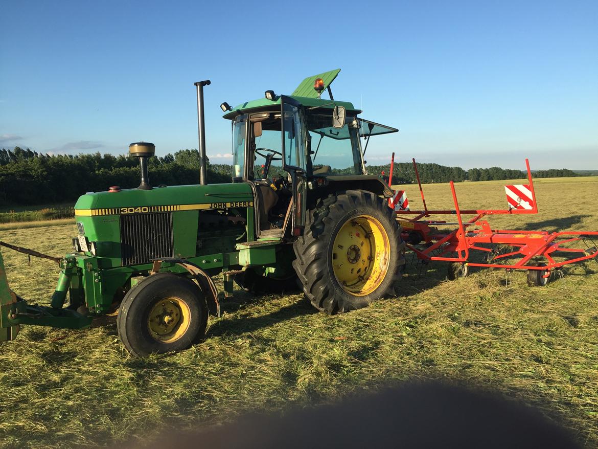 John Deere 3040 - første tur med min helt nye rive billede 18