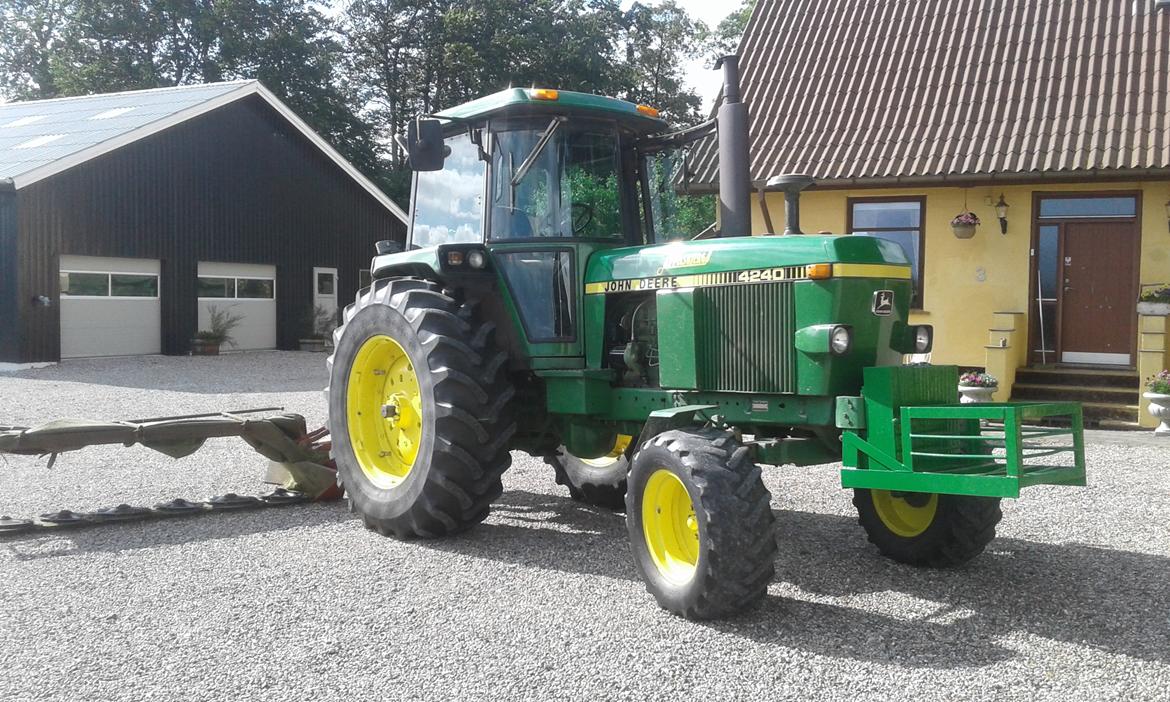 John Deere 4240 - Klar til at rykke ud i sletgræsset når vejrudsigten lover stabilt vejr i 8 dage billede 29