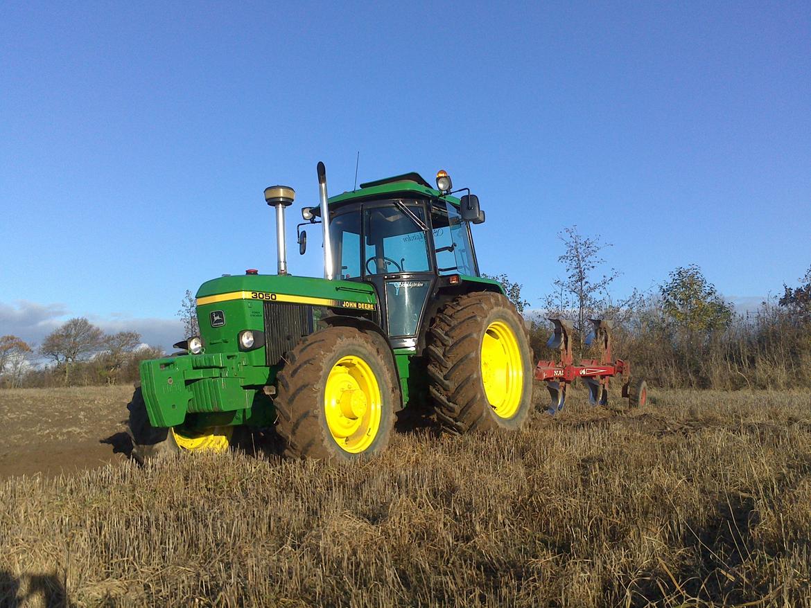 John Deere 3050 - Pløjning med 4 furet Naud plov billede 17