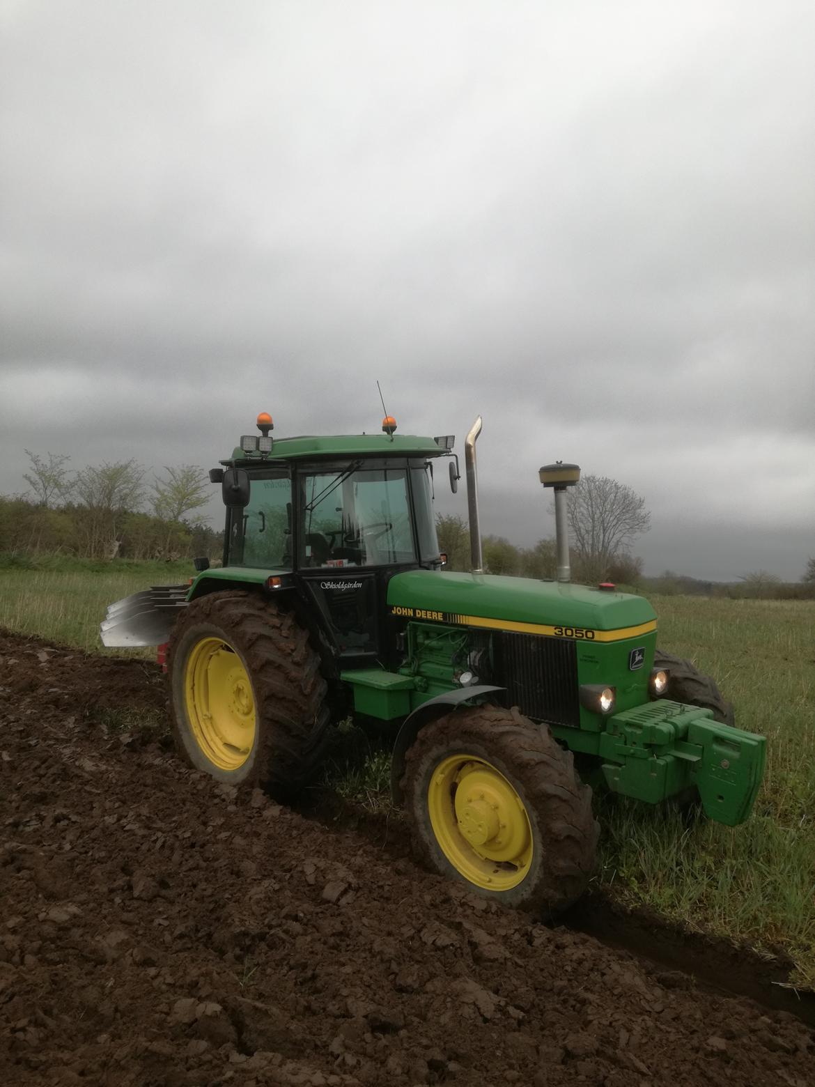 John Deere 3050 - Pløjning med 4 furet Naud plov billede 16