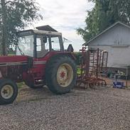 International Harvester 1055