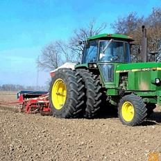 John Deere 4240
