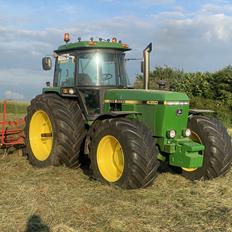 John Deere 4350
