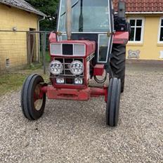 International Harvester 844s