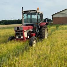 International Harvester 844s