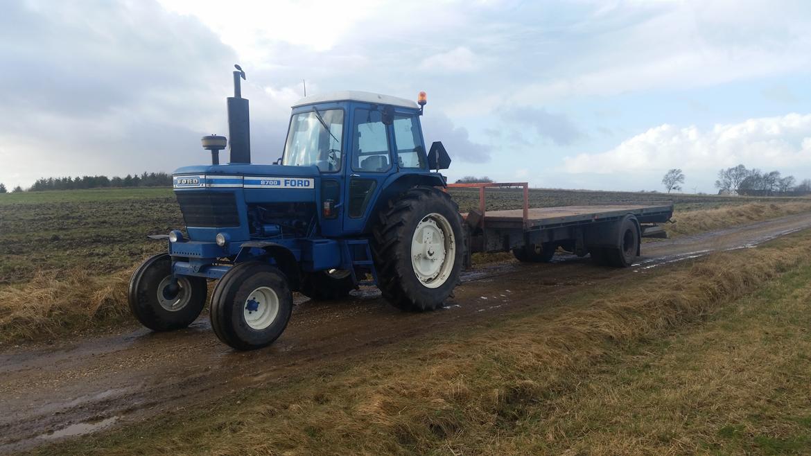 Ford 8700 - nu med den orginale udstødning  billede 3