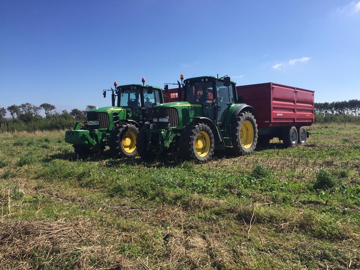 John Deere 6830 Premium - Sammen med en 6620, som vi havde lejet en dag i høst. billede 7