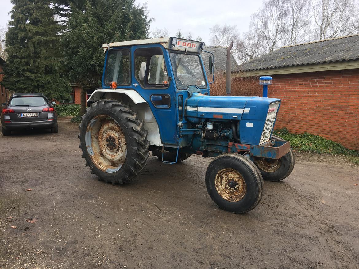 Ford 4000 Y - SOLGT - Så er den klar til mange timer igen. så mangler den bare et klat malling.  billede 1