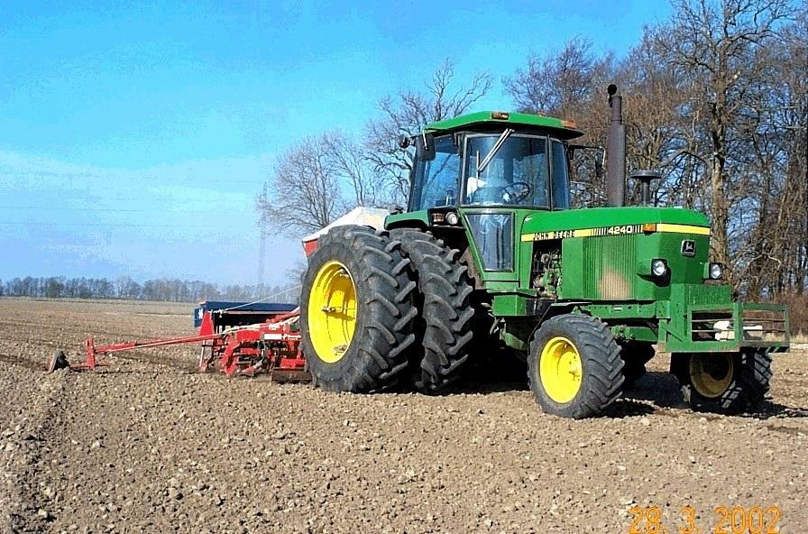 John Deere 4240 - Hvedesåning omkring 2000-skiftet da den stadig blev brugt til såtraktor en gang imellem billede 1