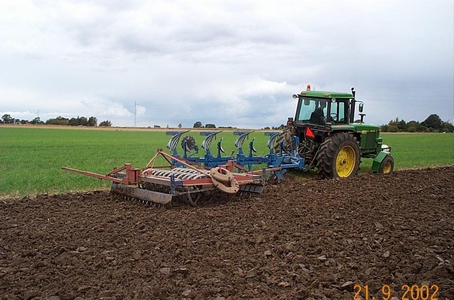 John Deere 4240 - Pløjetrækket igennem mange år. Lemken ploven var dog lige i overkanten for hvad den spinkle lift kunne håndtere billede 33