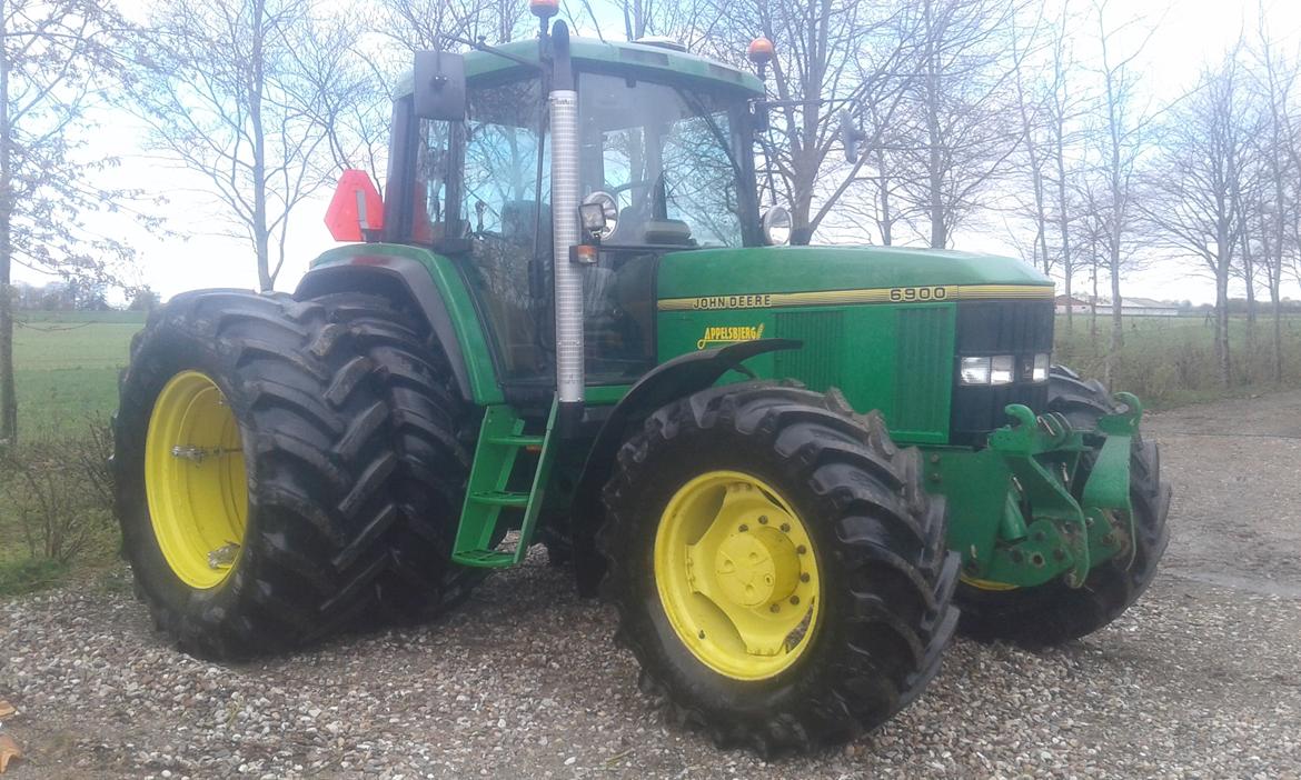 John Deere 6900 - Nye dæk, ny maling foran osv osv billede 1