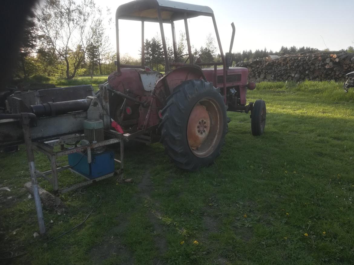 International Harvester b275 universal billede 2