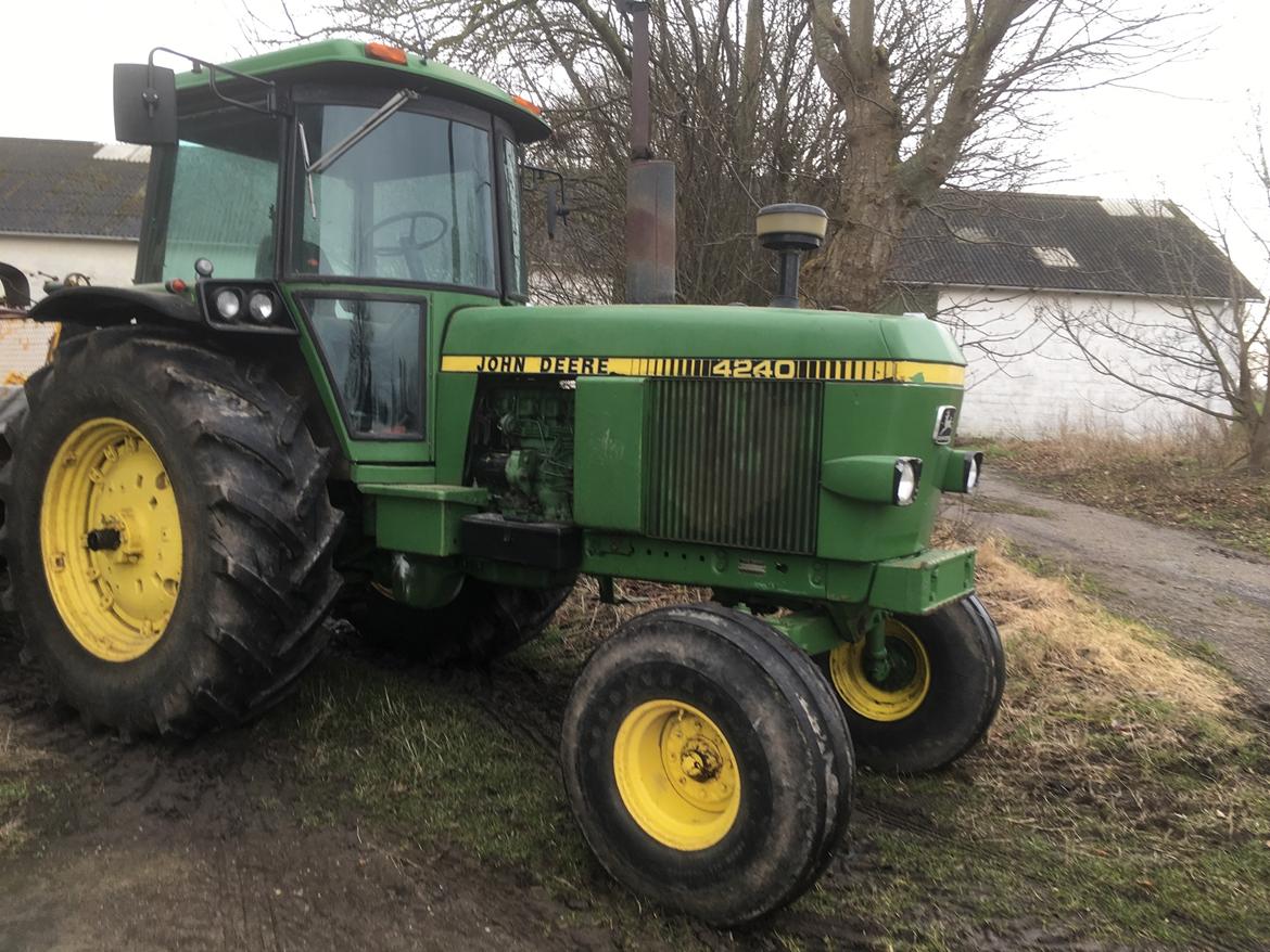 John Deere 4240 2wd billede 1