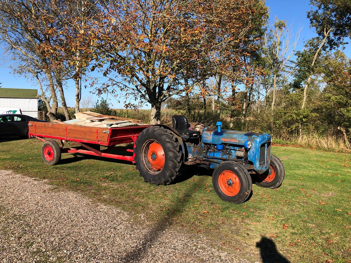 Fordson Dexta - Dextaen har fået vognen efter sig. billede 3