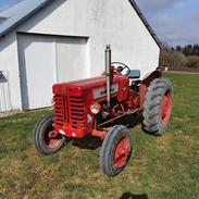 International Harvester B 275 Benzin