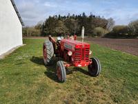 International Harvester B 275 Benzin