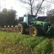 John Deere 8530