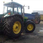 John Deere 7810