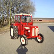 International Harvester B 414